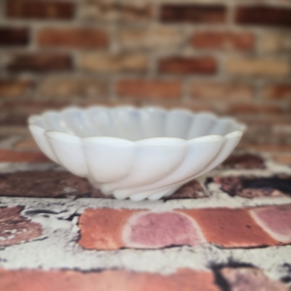 Vintage Hazel Atlas Swirl Fruit Bowls Set Of 4 - Picture 2 of 8